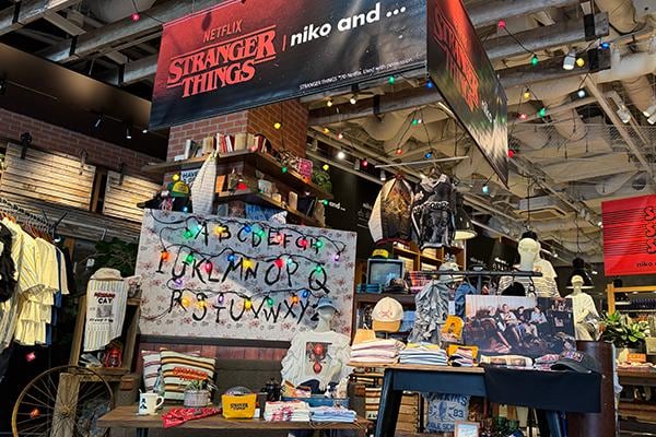 niko and ＞にNetflixシリーズ「ストレンジャー・シングス 未知の