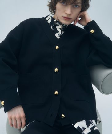 再入荷】・【サステナブル】ロゴボタンミドルカーディガン | [公式