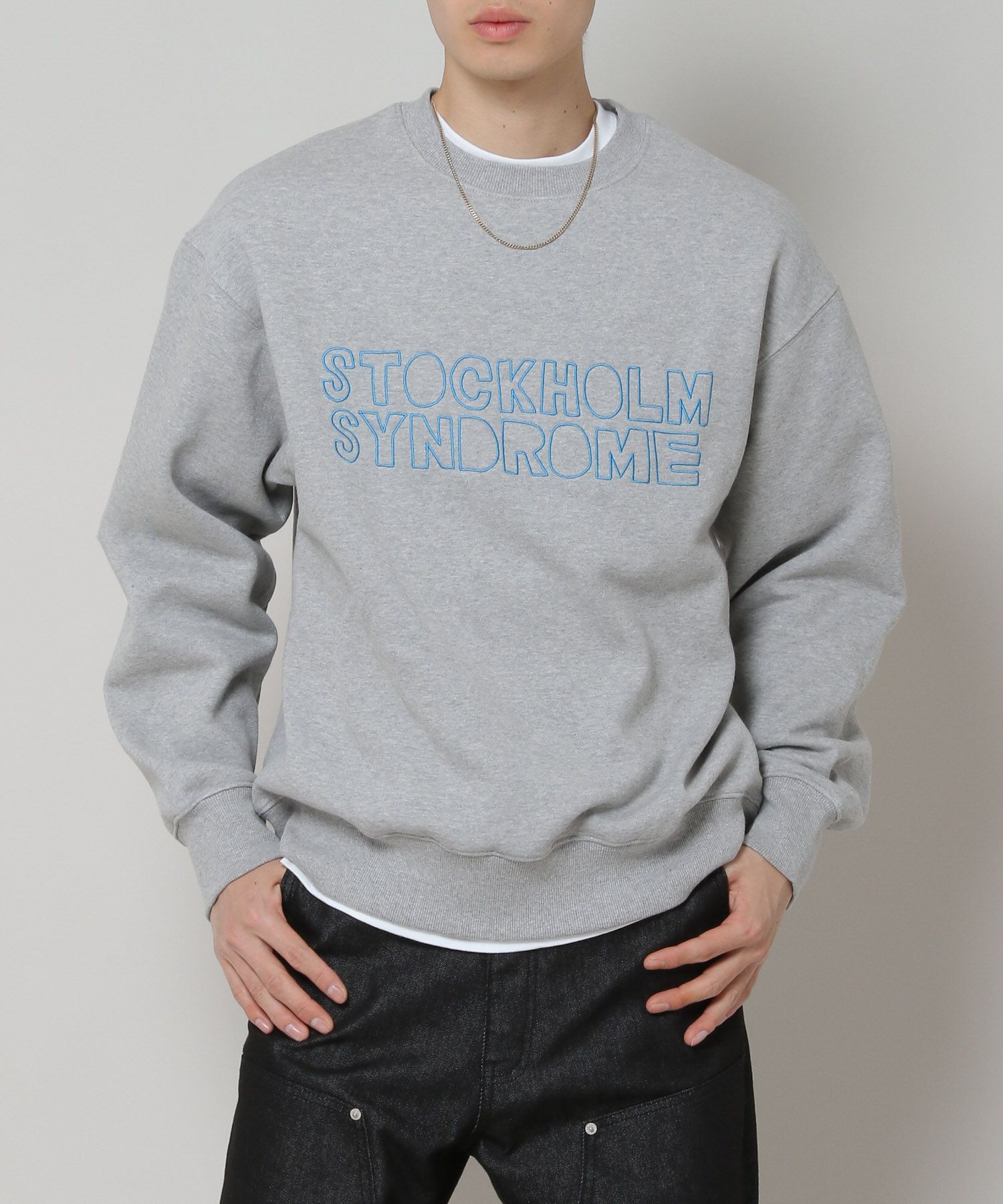 STOCKHOLM SYNDROME／LETTERINGプルオーバー 2172916-