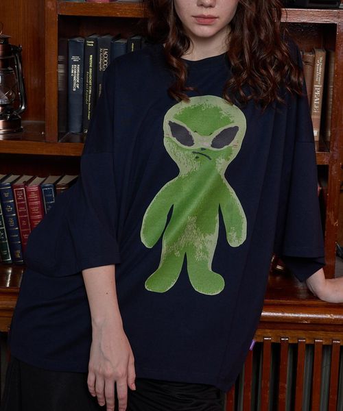 ★K-POPアイドル着用【UNISEX】HOODHOOD/Alien グラフィックT ネイビー M ユニインナー ALAND エーランド 450656 韓国通販 ドットエスティ ★K-POPアイドル着用【UNISEX】HOODHOOD/Alien グラフィックT ネイビー M ユニインナー ALAND エーランド 450656 韓国通販 ドットエスティ