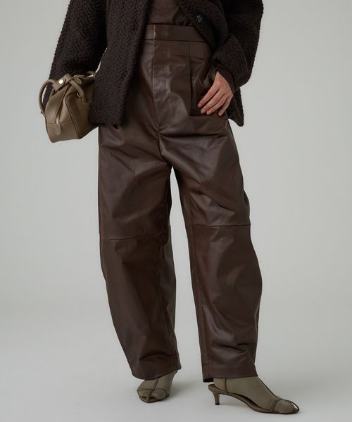 BABYLONE サテンフェイクレザーパンツ ライトベージュ 34インチ ウィメンズボトムス バビロン 579945 and ST アンドエスティ（旧ドットエスティ）