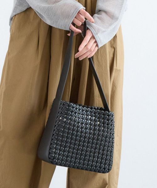 BARNYARDSTORM SINBONO(シンボノ) / 編み込みショルダーBAG【一部店舗限定カラー】 シルバー FREE ウィメンズグッズ バーンヤードストーム 450509 and ST アンドエスティ(旧ドットエスティ) BARNYARDSTORM SINBONO(シンボノ) / 編み込みショルダーBAG【一部店舗限定カラー】 シルバー FREE ウィメンズグッズ バーンヤードストーム 450509 and ST アンドエスティ(旧ドットエスティ)