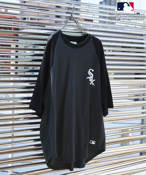 BAYFLOW 【MLB(メジャーリーグベースボール)】別注ラグランスリーブTシャツ シルバー L メンズインナー ベイフロー 119391 and ST アンドエスティ(旧ドットエスティ) BAYFLOW 【MLB(メジャーリーグベースボール)】別注ラグランスリーブTシャツ シルバー L メンズインナー ベイフロー 119391 and ST アンドエスティ(旧ドットエスティ)