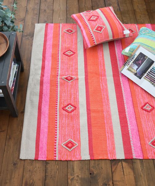 BAYFLOW [ホットカーペット可]Vカラーダイヤラグ130×180 インテリアＦＡＢ ピンク ベイフロー 138694 and ST アンドエスティ（旧ドットエスティ）