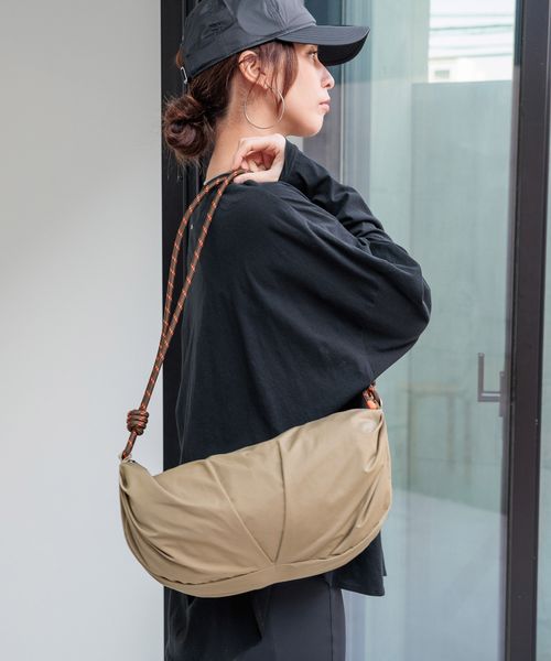 BAYFLOW 再入荷!【HEREIAM】スポーティーZIP BAG カーキ FREE アクティブ ベイフロー 325453 and ST アンドエスティ(旧ドットエスティ) BAYFLOW 再入荷!【HEREIAM】スポーティーZIP BAG カーキ FREE アクティブ ベイフロー 325453 and ST アンドエスティ(旧ドットエスティ)