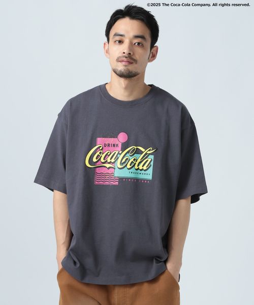 BAYFLOW 【Coca-Cola/BAYFLOW】USAコットンプリント半袖Tシャツ チャコールグレー M メンズインナー ベイフロー 418524 and ST アンドエスティ(旧ドットエスティ) BAYFLOW 【Coca-Cola/BAYFLOW】USAコットンプリント半袖Tシャツ チャコールグレー M メンズインナー ベイフロー 418524 and ST アンドエスティ(旧ドットエスティ)
