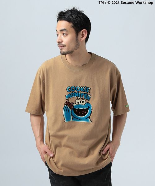 BAYFLOW 【SESAME STREET(セサミストリート)】別注アソートプリント半袖Tシャツ ブラウン M メンズインナー ベイフロー 491858 and ST アンドエスティ(旧ドットエスティ) BAYFLOW 【SESAME STREET(セサミストリート)】別注アソートプリント半袖Tシャツ ブラウン M メンズインナー ベイフロー 491858 and ST アンドエスティ(旧ドットエスティ)
