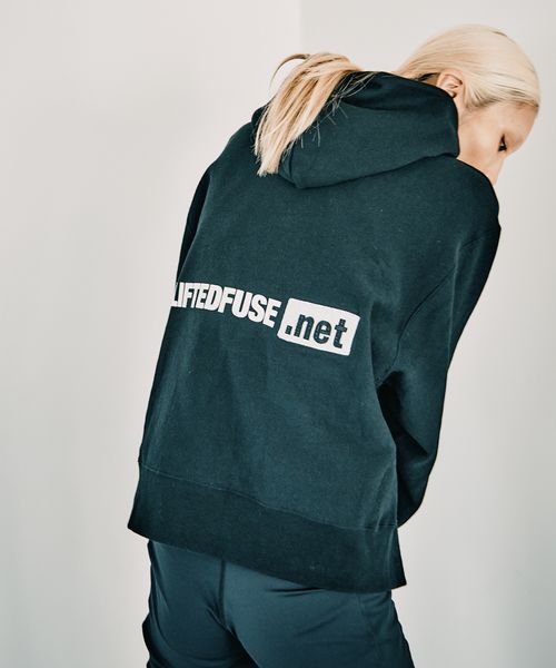 BAYFLOW 【HEREIAM】ユニセックス／今年らしく着丈をアップデート。ワッペンロゴフーディー シルバー M アクティブ ベイフロー 601740 and ST アンドエスティ（旧ドットエスティ）