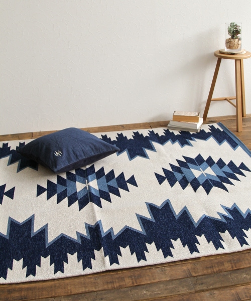BAYFLOW [すべり止め付き!]ネイティブラグ140×200cm インテリアＦＡＢ ネイビー ベイフロー 853975 and ST アンドエスティ（旧ドットエスティ）