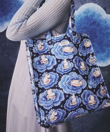 訳あり ゴッドフィッシュ GODFISHメディスンバッグ 青M パイソンスタッズ ムーミン ラージ ブックバッグ Moomin Clouds | [公式]Cath Kidston