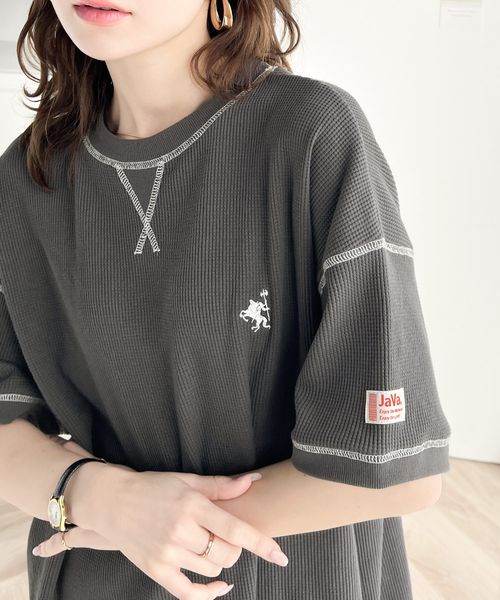 classical elf 《JaVa ジャバコラボ》ポコポコ素材が今の気分♪胸刺繍&配色ステッチワッフル半袖Tシャツ シルバー M ウィメンズインナー_JV クラシカルエルフ 293317 and ST アンドエスティ(旧ドットエスティ) classical elf 《JaVa ジャバコラボ》ポコポコ素材が今の気分♪胸刺繍&配色ステッチワッフル半袖Tシャツ シルバー M ウィメンズインナー_JV クラシカルエルフ 293317 and ST アンドエスティ(旧ドットエスティ)