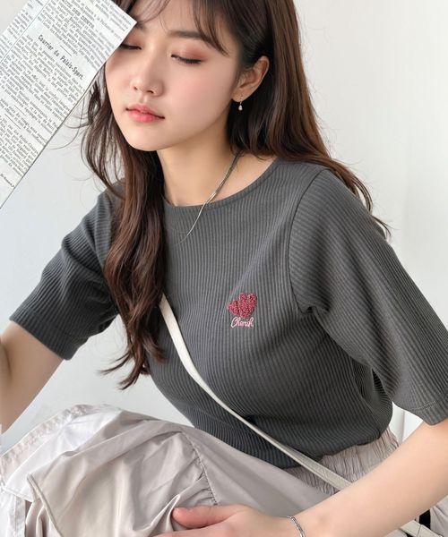 classical elf 胸元にキュン。ハートサガラ刺繍テレコリブ素材ボートネックTシャツ(半袖)ce1330019 シルバー L ウィメンズインナー_CE クラシカルエルフ 325058 and ST アンドエスティ(旧ドットエスティ) classical elf 胸元にキュン。ハートサガラ刺繍テレコリブ素材ボートネックTシャツ(半袖)ce1330019 シルバー L ウィメンズインナー_CE クラシカルエルフ 325058 and ST アンドエスティ(旧ドットエスティ)