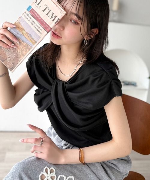 classical elf "きれいめラフ"にこれ一択♪胸元ツイストリボンデザインTシャツ(半袖)ce1110121 ブラック S ウィメンズインナー_CE クラシカルエルフ 492717 and ST アンドエスティ(旧ドットエスティ) classical elf "きれいめラフ"にこれ一択♪胸元ツイストリボンデザインTシャツ(半袖)ce1110121 ブラック S ウィメンズインナー_CE クラシカルエルフ 492717 and ST アンドエスティ(旧ドットエスティ)