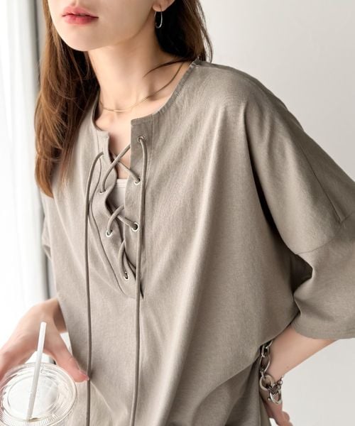 classical elf 《JaVaコラボ》綿100% バックロゴプリント 胸元レースアップTシャツ(半袖)jv1260458 ライトグレー L ウィメンズインナー_JV クラシカルエルフ 499763 and ST アンドエスティ(旧ドットエスティ) classical elf 《JaVaコラボ》綿100% バックロゴプリント 胸元レースアップTシャツ(半袖)jv1260458 ライトグレー L ウィメンズインナー_JV クラシカルエルフ 499763 and ST アンドエスティ(旧ドットエスティ)