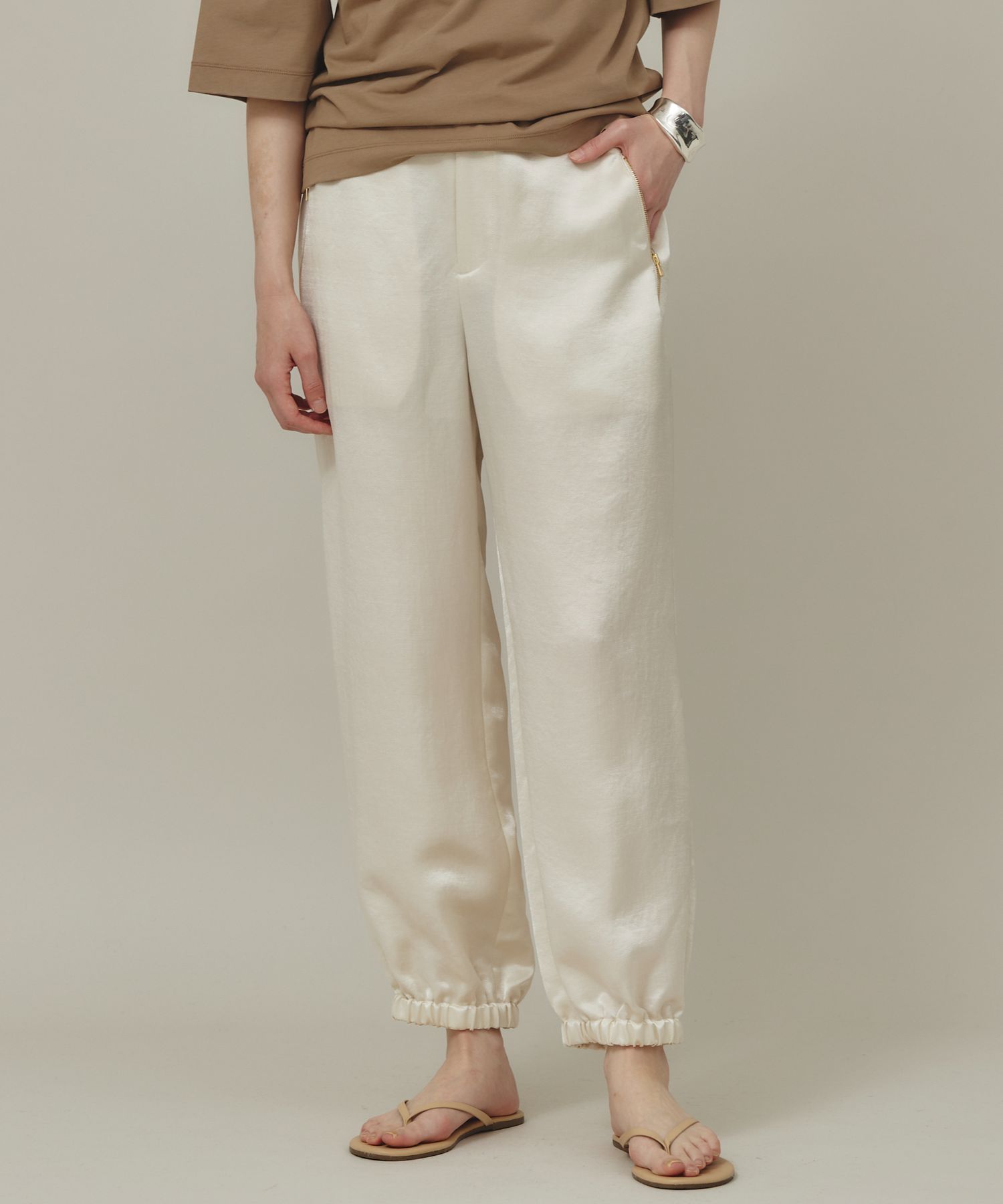 【完売品 近年モデル】カレンソロジー サテンタックサロペットパンツ 22年モデル 完売品 近年モデル】カレンソロジー サテンタックサロペットパンツ 22