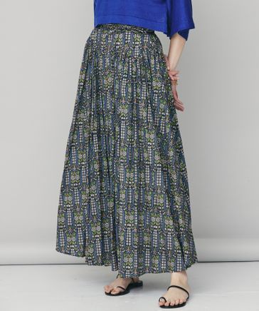 新品タグ付きMAX&Co.花柄フレアスカート 幾何学模様 刺繍 ネイビー ひざ丈スカート 品質満点