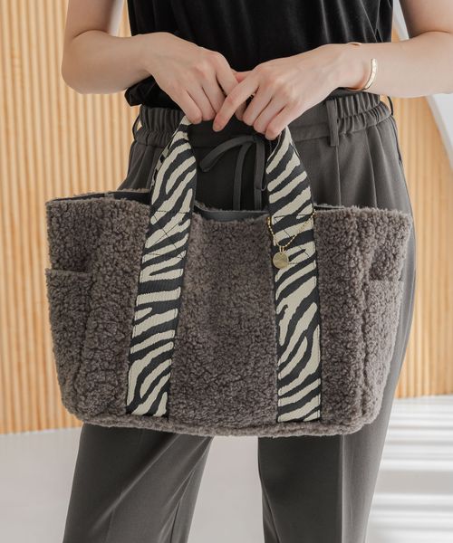 Elura ボアリバーシブルトートM グレー ウィメンズグッズ エルーラ 601053 ドットエスティ 40代 50代 60代 レディース 婦人服 通勤服 オフィスカジュアル きれいめ 低身長 小柄 二の腕 美脚 体系カバー 着痩せ 太め ぽっちゃり