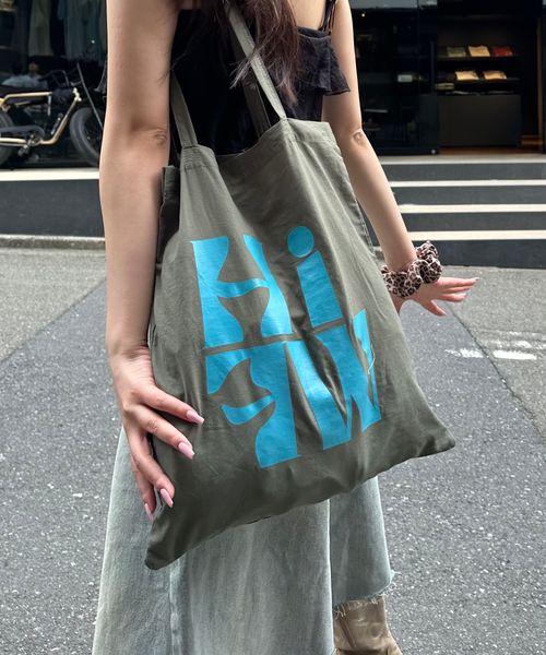FOREVER 21 【新色入荷】アソートロゴトート グリーン FREE ウィメンズグッズ フォーエバー21 138827 and ST アンドエスティ(旧ドットエスティ) FOREVER 21 【新色入荷】アソートロゴトート グリーン FREE ウィメンズグッズ フォーエバー21 138827 and ST アンドエスティ(旧ドットエスティ)