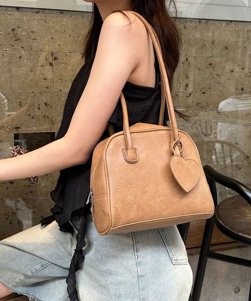 FOREVER 21 【再入荷】ハートチャーム付き合皮ボストンバッグ ベージュ FREE ウィメンズグッズ フォーエバー21 286430 and ST アンドエスティ(旧ドットエスティ) FOREVER 21 【再入荷】ハートチャーム付き合皮ボストンバッグ ベージュ FREE ウィメンズグッズ フォーエバー21 286430 and ST アンドエスティ(旧ドットエスティ)