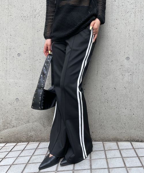FOREVER 21 ラインフレアジャージパンツ ブラック M ウィメンズボトムス フォーエバー21 455478 and ST アンドエスティ(旧ドットエスティ) FOREVER 21 ラインフレアジャージパンツ ブラック M ウィメンズボトムス フォーエバー21 455478 and ST アンドエスティ(旧ドットエスティ)