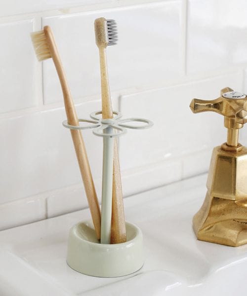GEORGE'S 4HOLES TOOTHBRUSH HOLDER アイボリー ホワイト ヘルスケア・ステーショナリー ジョージズ 364529 and ST アンドエスティ(旧ドットエスティ) GEORGE'S 4HOLES TOOTHBRUSH HOLDER アイボリー ホワイト ヘルスケア・ステーショナリー ジョージズ 364529 and ST アンドエスティ(旧ドットエスティ)