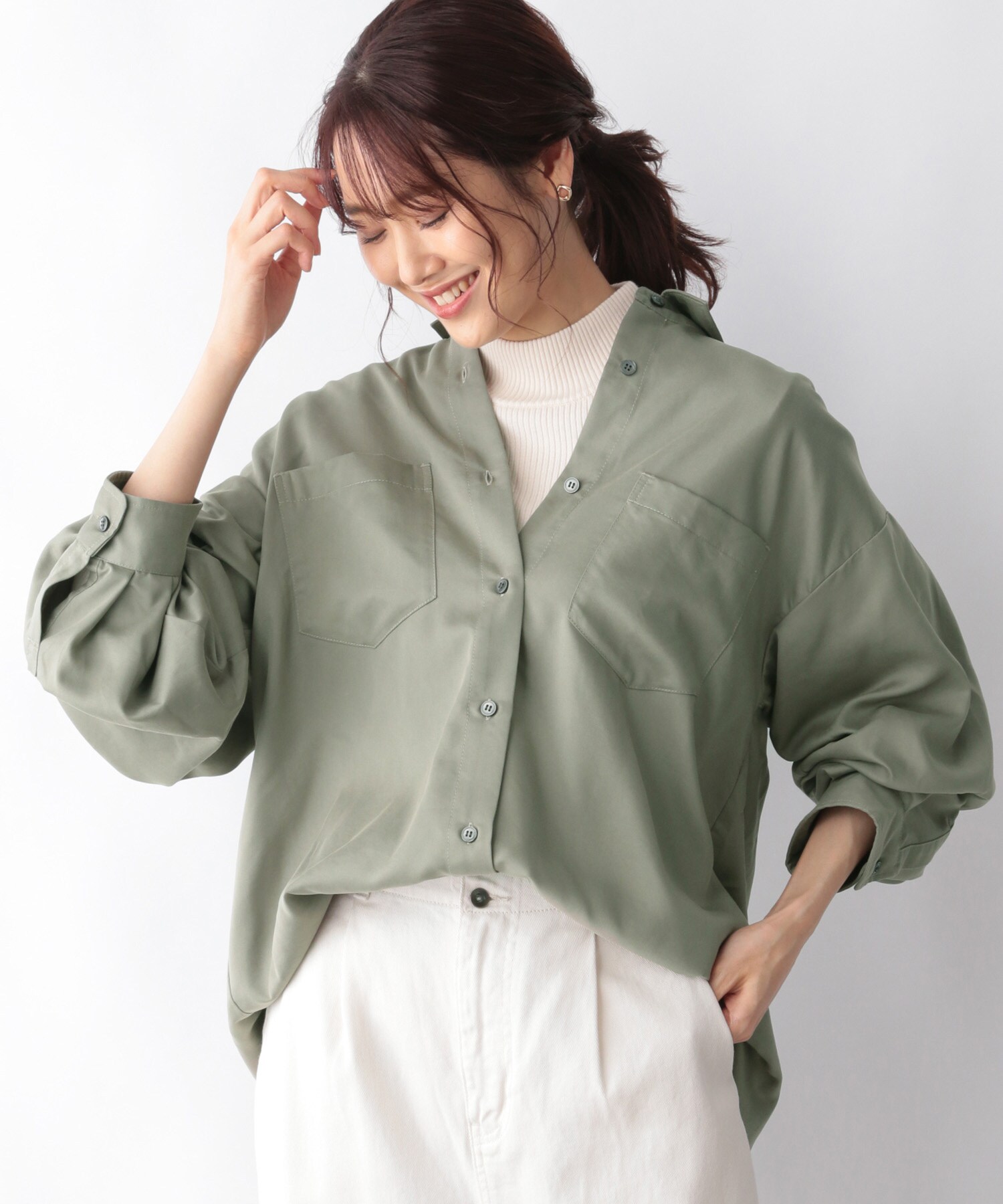 ピーチサテンビジューブラウス 新品未使用❣️