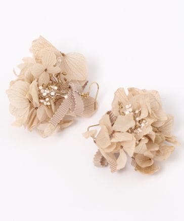 1940円 上品に咲く新作オータムカフ 他ピアス ドライ プリザーブド