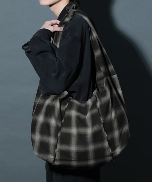 HARE 【一部カラーWEB限定】EASYショルダーBAG ライトグレー FREE メンズグッズ ハレ 289735 and ST アンドエスティ(旧ドットエスティ) HARE 【一部カラーWEB限定】EASYショルダーBAG ライトグレー FREE メンズグッズ ハレ 289735 and ST アンドエスティ(旧ドットエスティ)