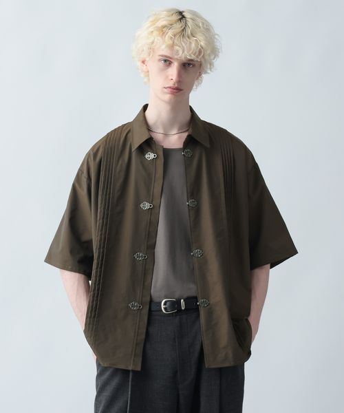 HARE 【SET UP対応】YOSEプリーツメタルボタンシャツ グリーン FREE メンズインナー ハレ 495389 and ST アンドエスティ(旧ドットエスティ) HARE 【SET UP対応】YOSEプリーツメタルボタンシャツ グリーン FREE メンズインナー ハレ 495389 and ST アンドエスティ(旧ドットエスティ)