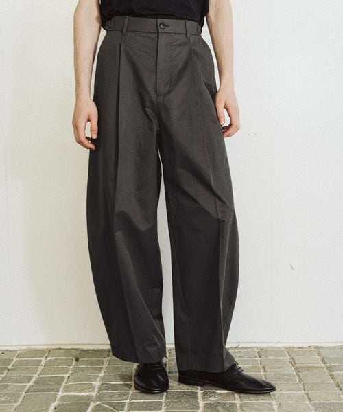 HARE シルキーコットンワイドテーパートパンツ チャコールグレー FREE メンズボトムス ハレ 575207 and ST アンドエスティ(旧ドットエスティ) HARE シルキーコットンワイドテーパートパンツ チャコールグレー FREE メンズボトムス ハレ 575207 and ST アンドエスティ(旧ドットエスティ)