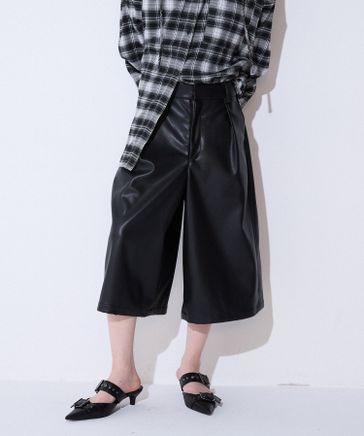 sacraブラック 合成皮革 ハーフパンツ SACRA（ファッション） SACRA サクラ ショートパンツ SYNTHETIC