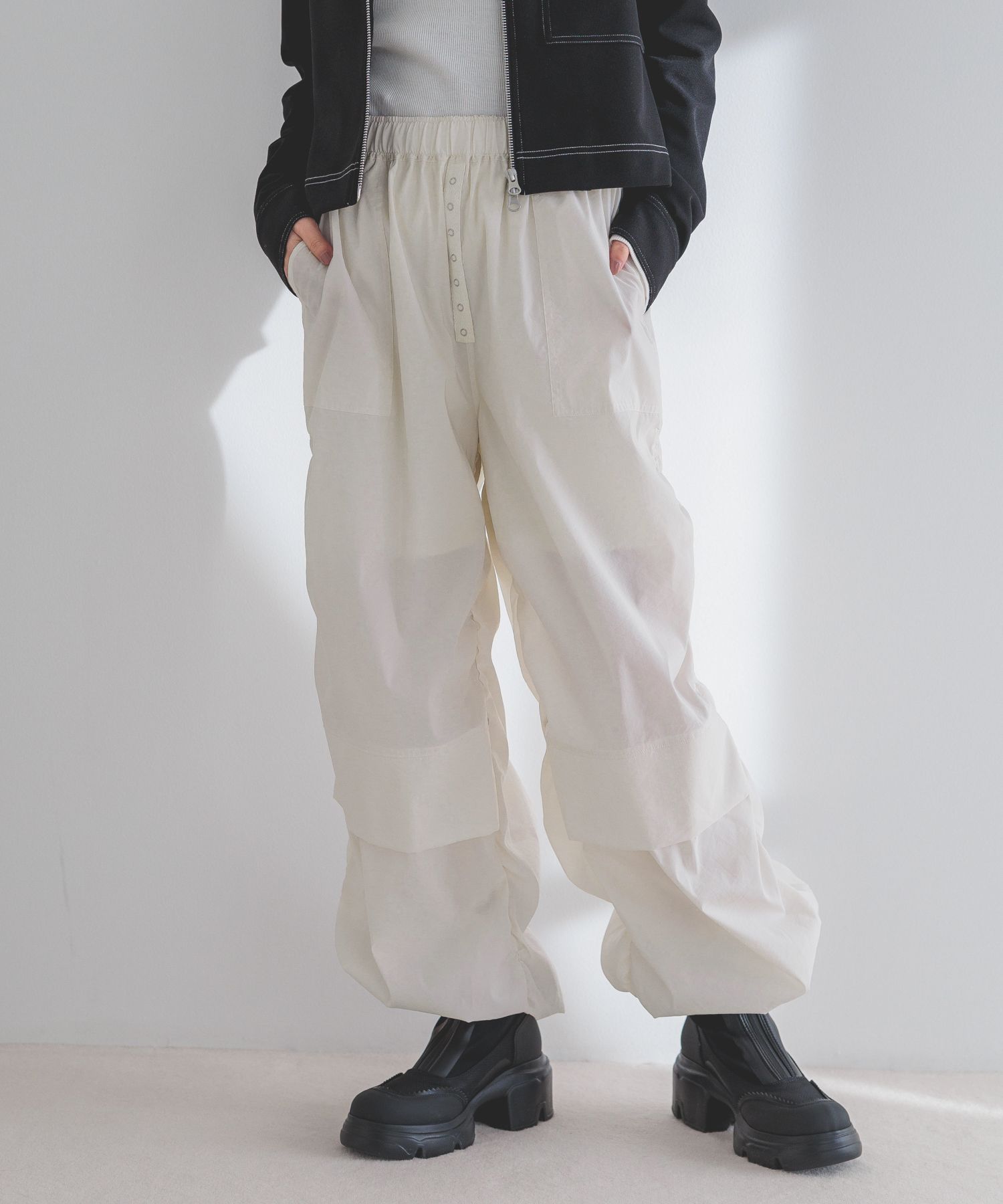 購入新商品 Glossy Pants グロッシーパンツ ブラック - パンツ