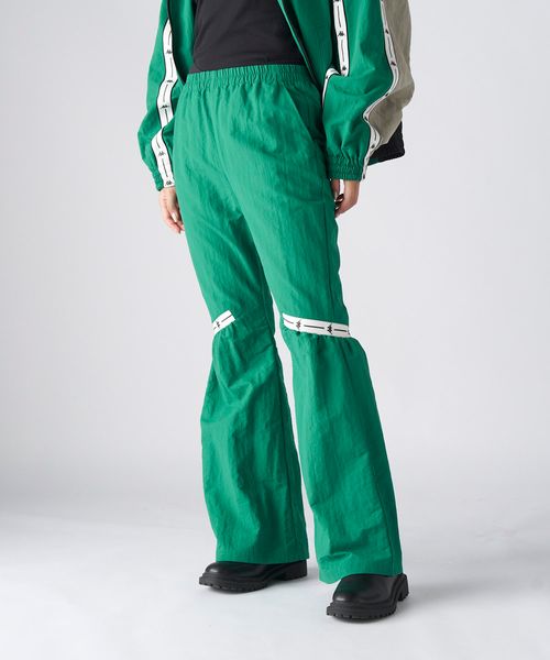 Kappa AUTHENTIC バンダナイロンフレアパンツ オフホワイト S ウィメンズボトムス カッパ 493302 and ST アンドエスティ(旧ドットエスティ) Kappa AUTHENTIC バンダナイロンフレアパンツ オフホワイト S ウィメンズボトムス カッパ 493302 and ST アンドエスティ(旧ドットエスティ)