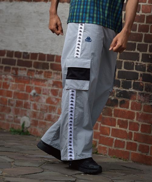 Kappa AUTHENTIC ユニセックス バンダ ナイロントラックパンツ ライトベージュ M メンズボトムス カッパ 493334 and ST アンドエスティ(旧ドットエスティ) Kappa AUTHENTIC ユニセックス バンダ ナイロントラックパンツ ライトベージュ M メンズボトムス カッパ 493334 and ST アンドエスティ(旧ドットエスティ)