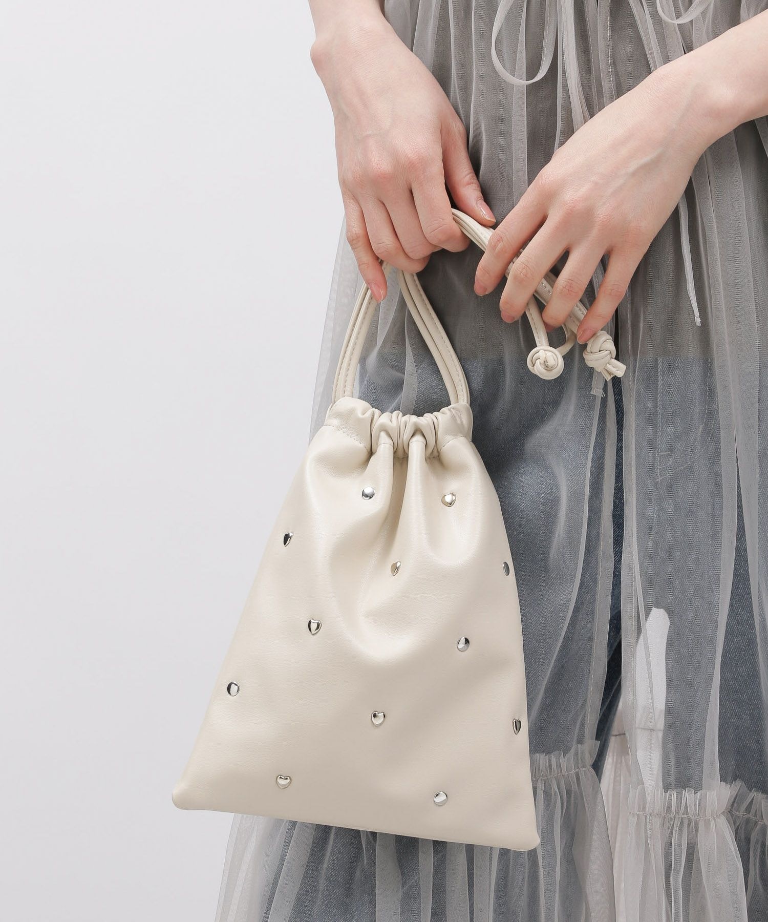 miu miu スタッズ チャーム付き 2way ショルダーバッグ ライトグレー