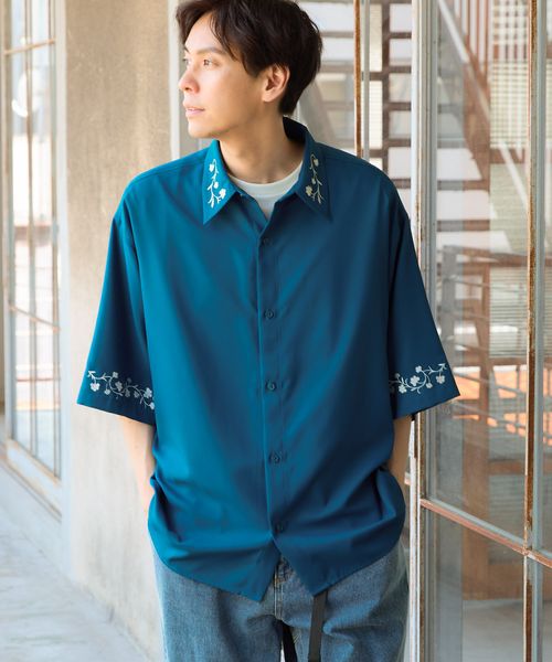 LAKOLE フラワー刺繍シャツ半袖 ライトブルー M メンズインナー ラコレ 128339 and ST アンドエスティ(旧ドットエスティ) LAKOLE フラワー刺繍シャツ半袖 ライトブルー M メンズインナー ラコレ 128339 and ST アンドエスティ(旧ドットエスティ)