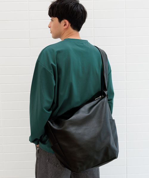 LAKOLE フェイクレザーラージギャザーショルダーバッグ シルバー FREE メンズグッズ ラコレ 145311 and ST アンドエスティ(旧ドットエスティ) LAKOLE フェイクレザーラージギャザーショルダーバッグ シルバー FREE メンズグッズ ラコレ 145311 and ST アンドエスティ(旧ドットエスティ)