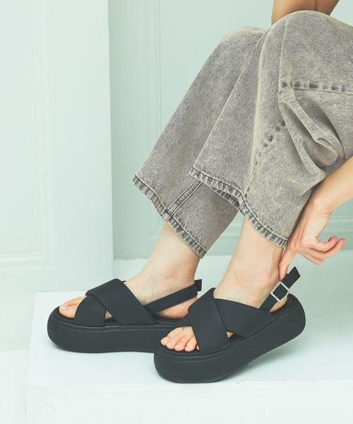 LAKOLE パフィークロスサンダル シルバー M ウィメンズグッズ ラコレ 291942 and ST アンドエスティ(旧ドットエスティ) LAKOLE パフィークロスサンダル シルバー M ウィメンズグッズ ラコレ 291942 and ST アンドエスティ(旧ドットエスティ)
