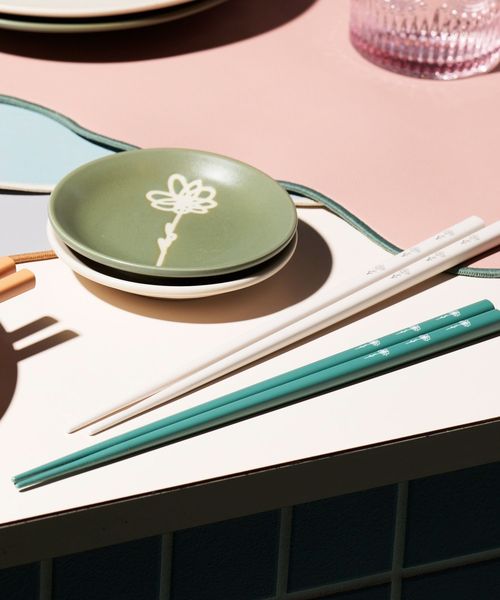 LAKOLE FLOWERプリント四角箸 箸・カトラリー・卓上用品 グリーン FREE ラコレ 577360 and ST アンドエスティ(旧ドットエスティ) LAKOLE FLOWERプリント四角箸 箸・カトラリー・卓上用品 グリーン FREE ラコレ 577360 and ST アンドエスティ(旧ドットエスティ)