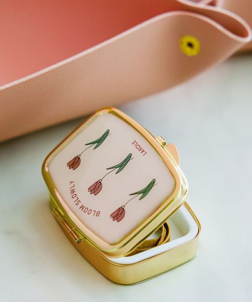 LAKOLE FLOWERミラー付き小物ケース 理美容用品 ホワイト FREE ラコレ 580797 and ST アンドエスティ(旧ドットエスティ) LAKOLE FLOWERミラー付き小物ケース 理美容用品 ホワイト FREE ラコレ 580797 and ST アンドエスティ(旧ドットエスティ)