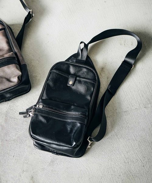 LAKOLE ポケット縦型ボディバッグ シルバー FREE メンズグッズ ラコレ 595359 and ST アンドエスティ(旧ドットエスティ) LAKOLE ポケット縦型ボディバッグ シルバー FREE メンズグッズ ラコレ 595359 and ST アンドエスティ(旧ドットエスティ)