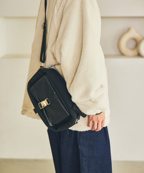 LAKOLE ネオプレンバックルミニショルダーバッグ シルバー FREE メンズグッズ ラコレ 597644 and ST アンドエスティ(旧ドットエスティ) LAKOLE ネオプレンバックルミニショルダーバッグ シルバー FREE メンズグッズ ラコレ 597644 and ST アンドエスティ(旧ドットエスティ)