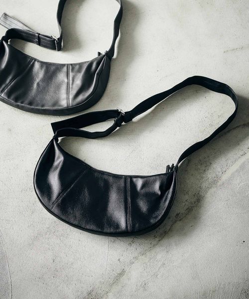 LAKOLE フェイクレザークロワッサンショルダーバッグ シルバー FREE メンズグッズ ラコレ 604686 and ST アンドエスティ(旧ドットエスティ) LAKOLE フェイクレザークロワッサンショルダーバッグ シルバー FREE メンズグッズ ラコレ 604686 and ST アンドエスティ(旧ドットエスティ)