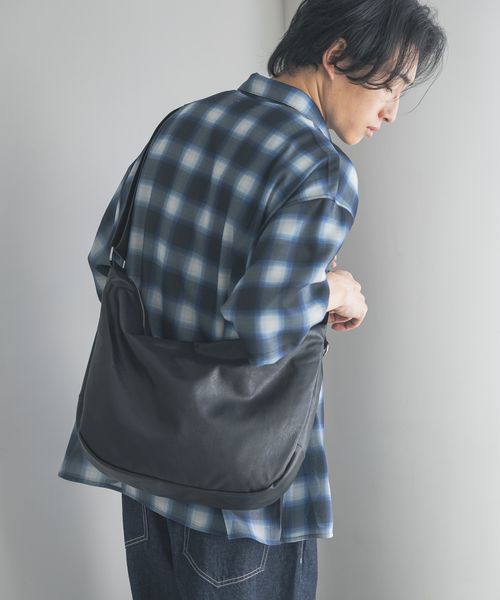 LOWRYS FARM 【MEN】ハーフムーンショルダーBAG ブラック メンズ ローリーズファーム 128503 and ST アンドエスティ(旧ドットエスティ) LOWRYS FARM 【MEN】ハーフムーンショルダーBAG ブラック メンズ ローリーズファーム 128503 and ST アンドエスティ(旧ドットエスティ)