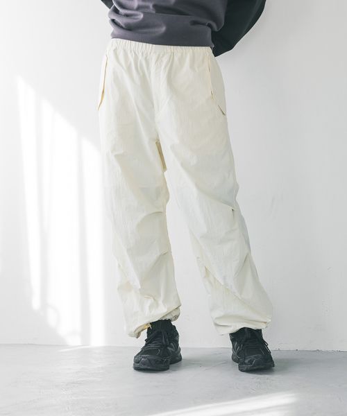 LOWRYS FARM 【MENS】【SETUP可能】ナイロンパラシュートパンツ ナチュラル L メンズ ローリーズファーム 288786 and ST アンドエスティ(旧ドットエスティ) LOWRYS FARM 【MENS】【SETUP可能】ナイロンパラシュートパンツ ナチュラル L メンズ ローリーズファーム 288786 and ST アンドエスティ(旧ドットエスティ)