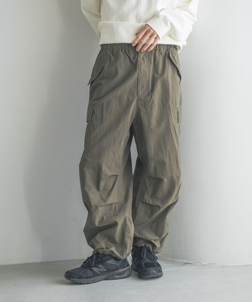 LOWRYS FARM 【MEN】ナイロンワイドカーゴパンツ カーキ M メンズ ローリーズファーム 327281 and ST アンドエスティ(旧ドットエスティ) LOWRYS FARM 【MEN】ナイロンワイドカーゴパンツ カーキ M メンズ ローリーズファーム 327281 and ST アンドエスティ(旧ドットエスティ)