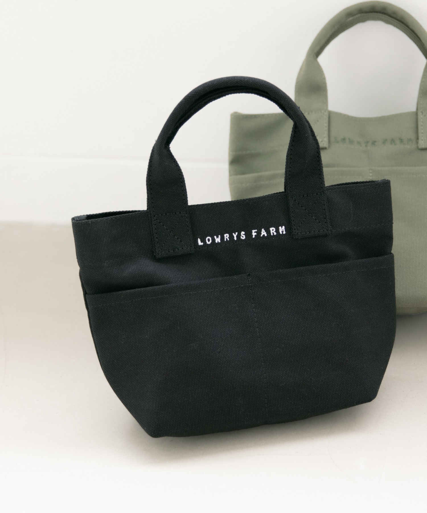 誠実 国内直営店 Lowrys トートバッグ Farm ロゴｂａｓｉｃｔｏｔｅ ｍ バッグ カバン Www Fonsti Org