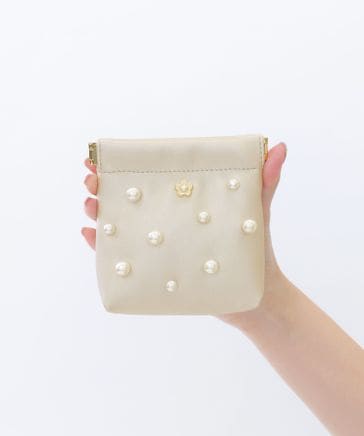 国内配送★MARY QUANT★スムースセットパール バネクチポーチ MARY QUANT ONLINE SHOP｜マリークヮントオンラインショップ