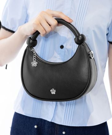 【MARY QUANT】ハーフムーンメタルデイジー 2WAYショルダー MARY QUANT ONLINE SHOP｜マリークヮントオンラインショップ