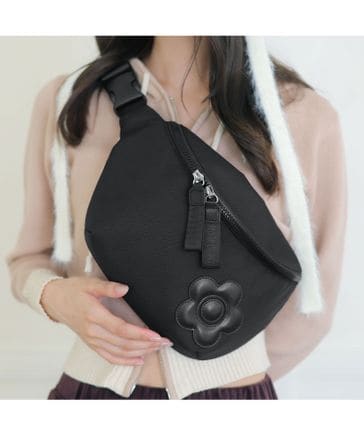 完売/人気カラー【マリークワント】フェイク レザー ボディバッグ 花 デイジー 完売/人気カラー【マリークワント】フェイク レザー ボディ